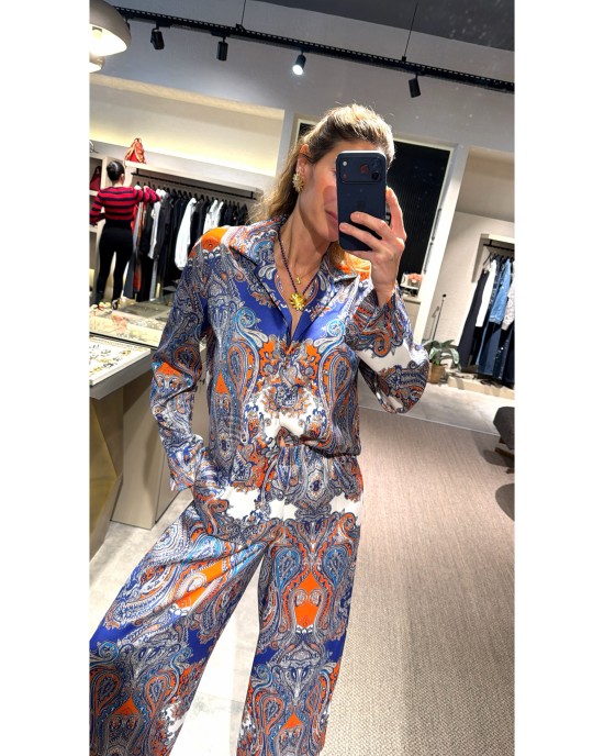 Lacivert Turuncu Desenli İpek Saten Takım Lacivert Turuncu Desenli İpek Saten Takım