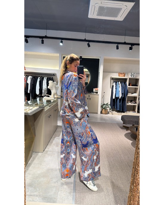 Lacivert Turuncu Desenli İpek Saten Takım Lacivert Turuncu Desenli İpek Saten Takım