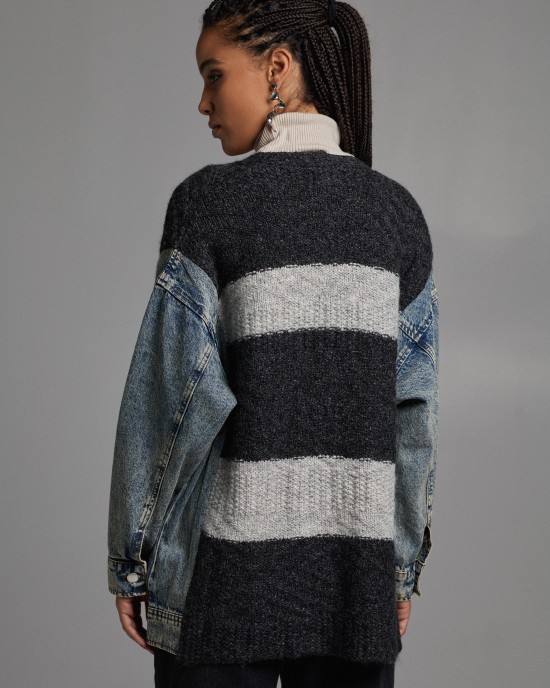 Knitted carrdigan with denim sleeves