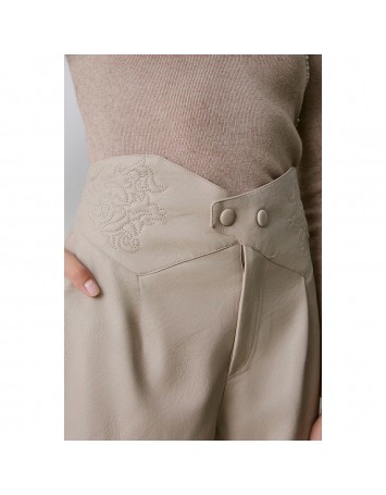 Nakış Detaylı Bej Deri Pantolon
