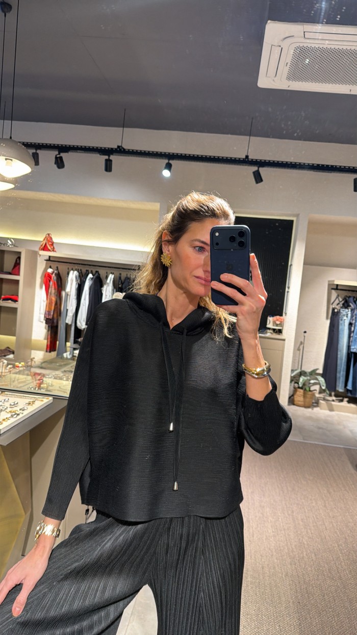 Vassa Siyah Kapişonlu Bluz