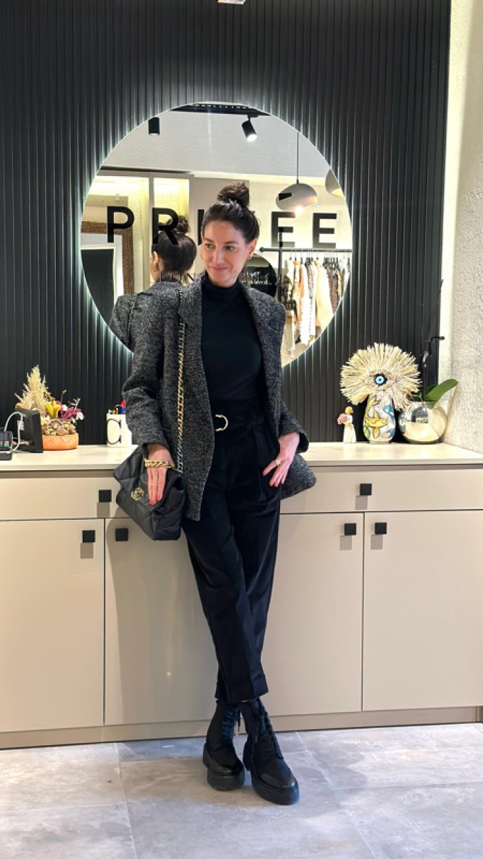 Siyah Kadife Kemer Detaylı Pantolon