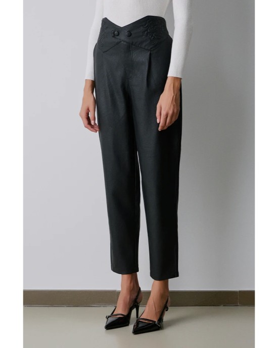 Nakış Detaylı Siyah Deri Pantolon